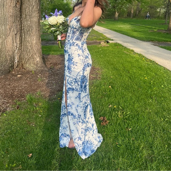 Sherri Hill Prom Dress Size 0 White with Blue Beading - Picture 2 of 2